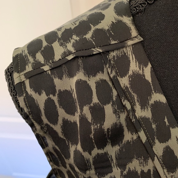 🫒🐆 Sleeveless Olive Green Leopard Print Top from BR - Picture 8 of 13